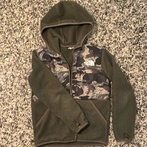 Boys Denali North Face Fleece Size M